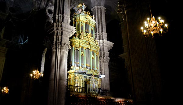       Las más bellas imágenes y grabaciones audio  de los órganos históricos de esta magnífica Catedral.      The most superb pictures and sound recordings            of Málaga's historical Cathedral Organs.